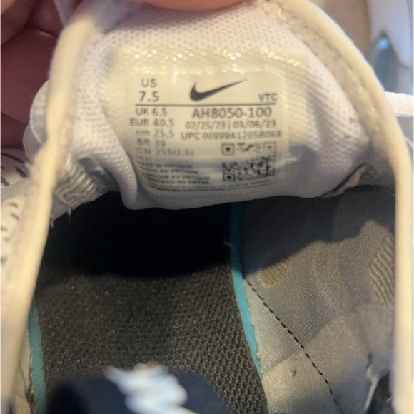 Nike Air Max 270 - Picture 6 of 7